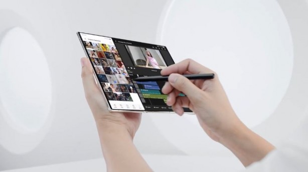 Foto - Oppo'dan 3 katlı katlanabilir telefon