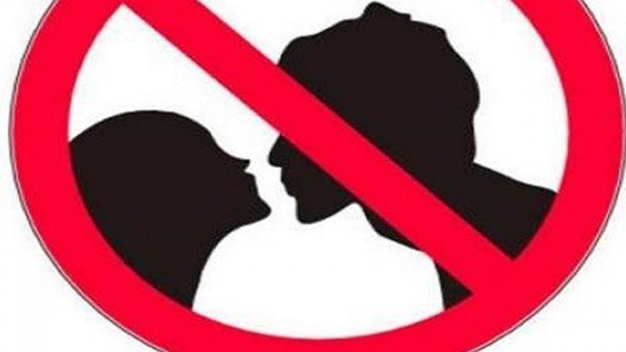 Foto - Sekülerler çıldıracak! Öpüşmek yasaklandı: İşte cezası