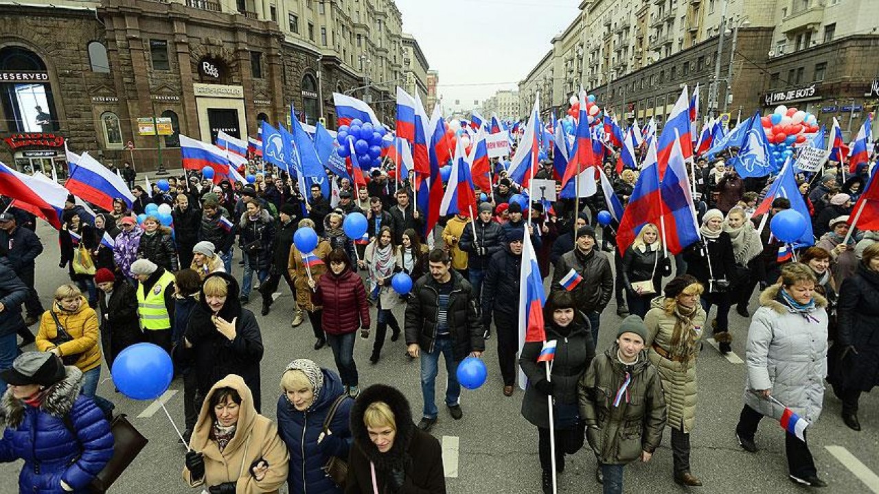 Foto - Sekülerler çıldıracak! Öpüşmek yasaklandı: İşte cezası