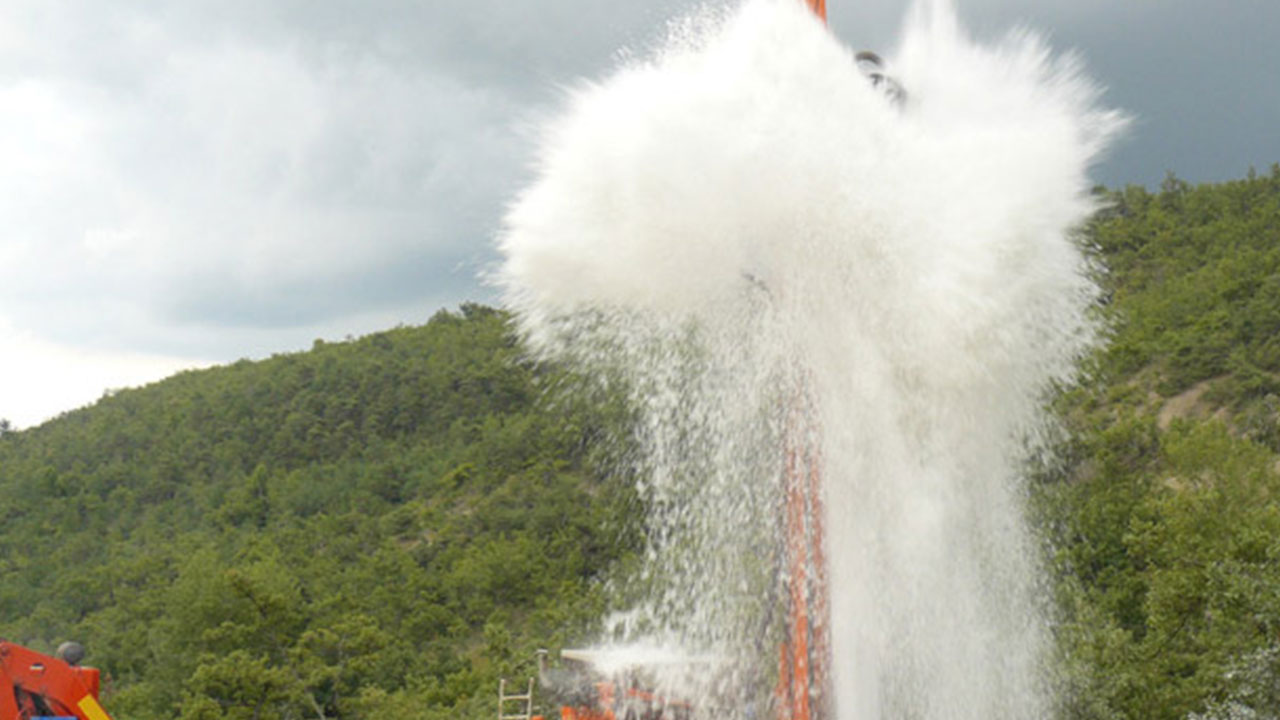 Foto - Orada büyük bir su rezervine ulaşıldı! 'Allah'a şükürler olsun ki bulduk' diyerek Türkiye'ye duyuruldu