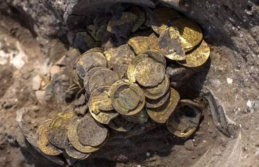 Foto - Orada çok büyük bir altın hazinesi olabilir! Define avcıları akın etmeye başladı, yağmuru bekliyorlar