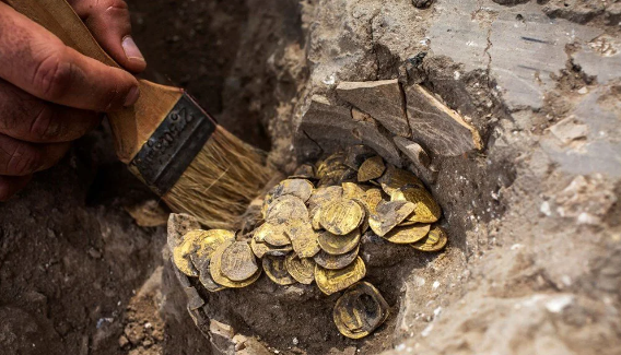 Orada çok büyük bir altın hazinesi olabilir! Define avcıları akın etmeye başladı, yağmuru bekliyorlar
