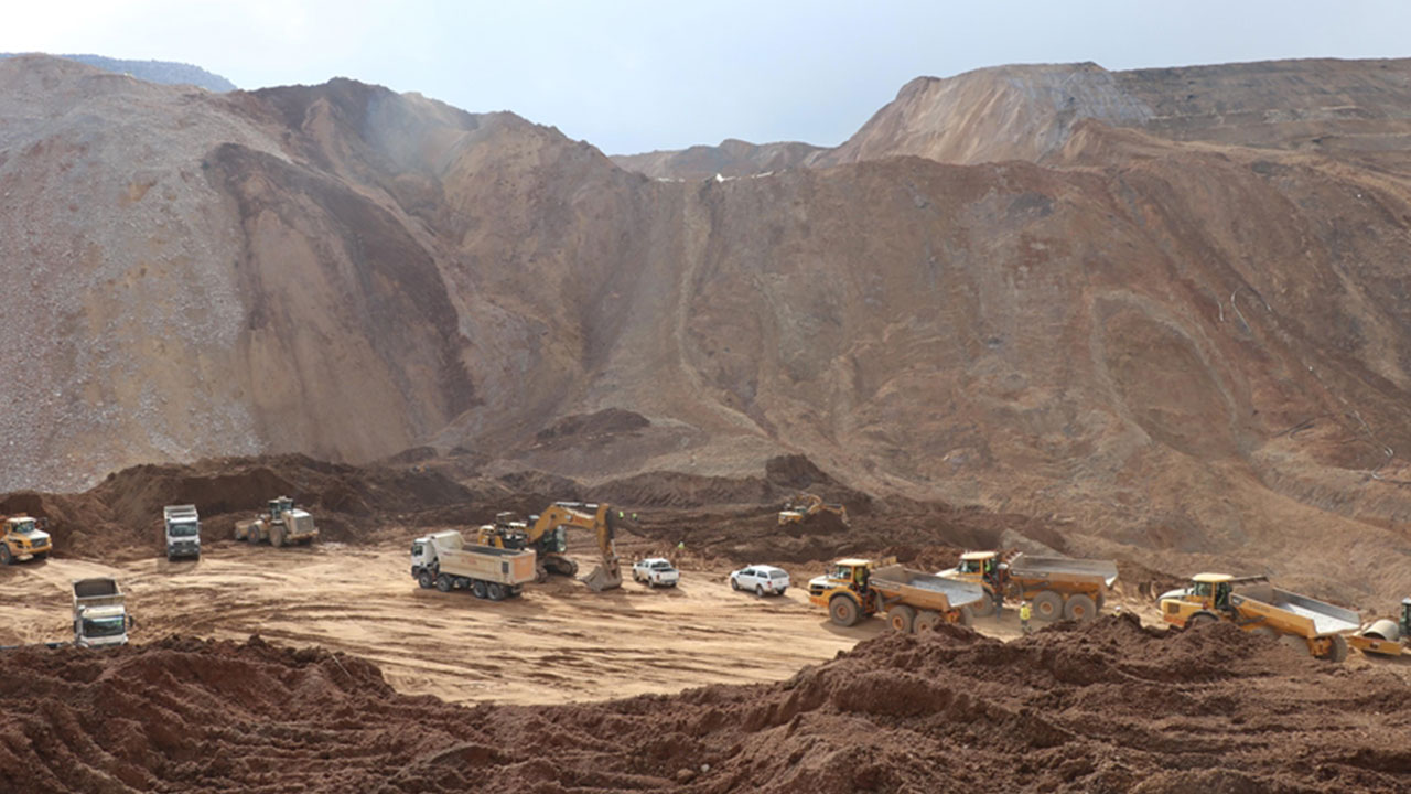 Foto - Orada tonlarca altın var! Yerin altı kaynıyor: Bizimkiler çıkarmaya başladı