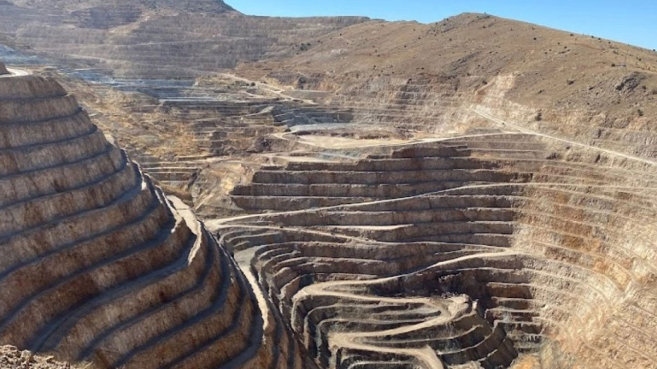 Foto - Orada tonlarca altın var! Yerin altı kaynıyor: Bizimkiler çıkarmaya başladı