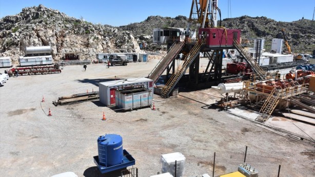 Foto - Oradan resmen petrol fışkırmaya başladı! Türkiye kara alanlarında bugüne kadar yapılmış en büyük keşif! Çıldırtacak rakamı açıkladılar 