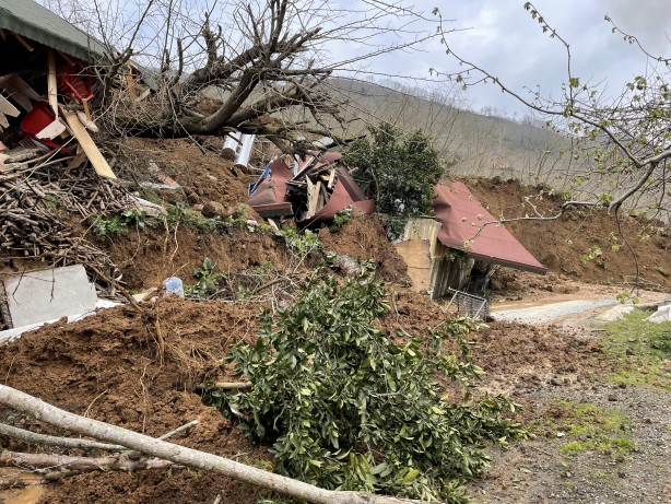 Ordu'da heyelan nedeniyle 3 ev yıkıldı