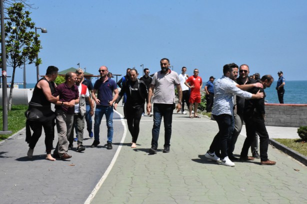 Foto - Ordu'nun Altınordu ilçesinde deniz kenarına vurmuş halde 2 erkek cesedi bulundu