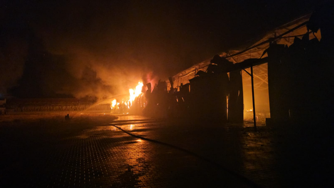 Foto - Organize Sanayi Bölgesi'nde fabrika yangını