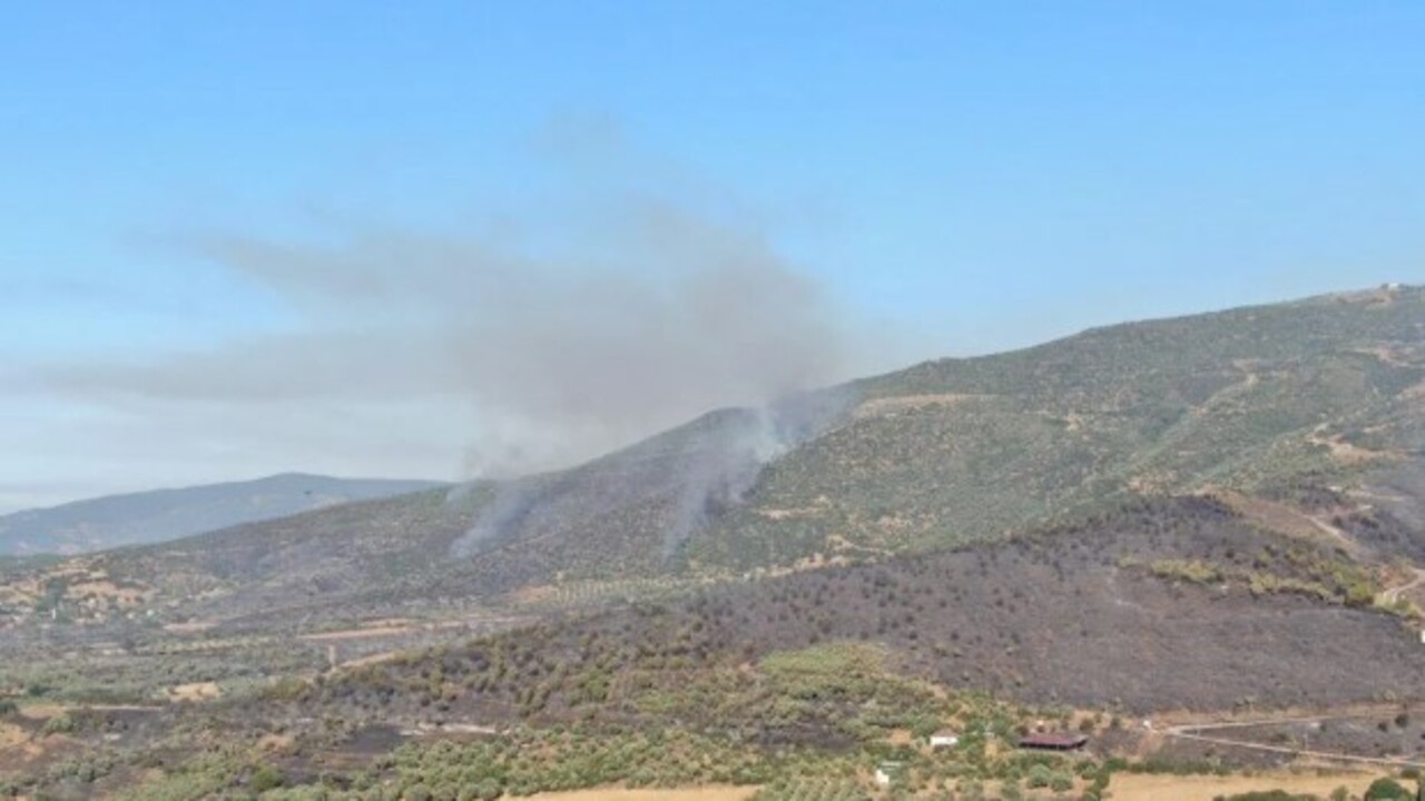 Foto - Orman yangını devam ediyor! İzmir’de dağlar simsiyah oldu