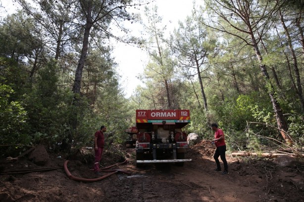 Foto - Orman yangını kontrol altına alındı! Çalışmalar böyle görüntülendi