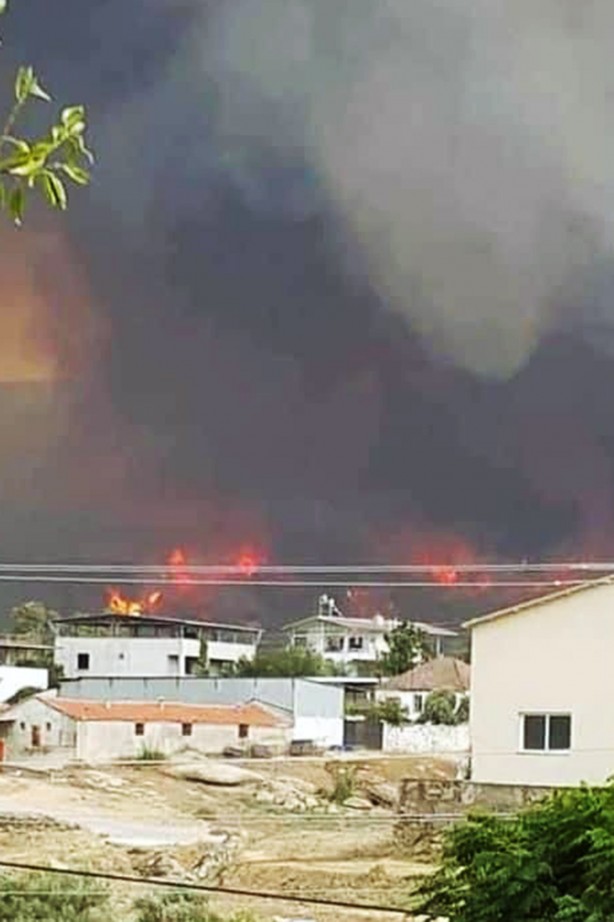 Foto - Orman yangınında 4 mahalle tehdit altında!