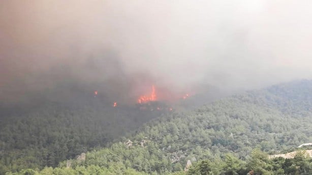 Foto - Orman yangınında 4 mahalle tehdit altında!