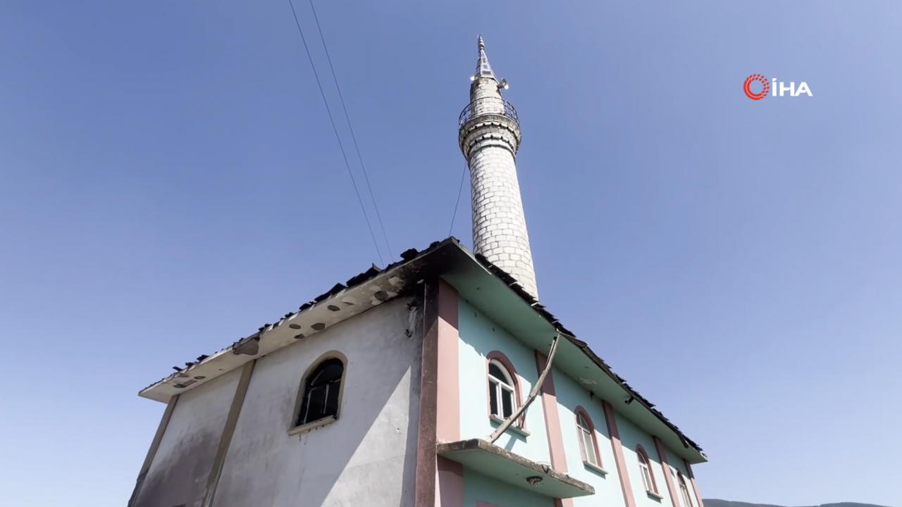 Foto - Orman yangınında tüm köy küle döndü! Bir tek oraya alevler dokunmadı… Tüyleri diken diken eden görüntüler