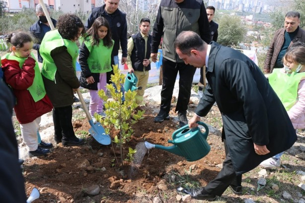 Foto - Orman yangınında zarar gören alana 2 bin 22 fidan!