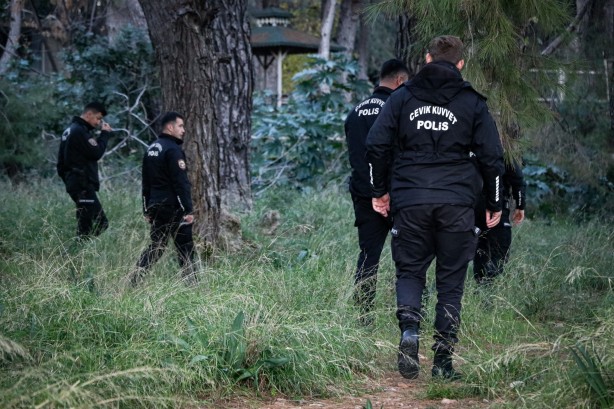 Foto - Ormanlık alanda bulunan çıplak cesedin kafası ve kolları aranıyor!