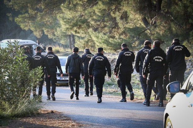 Ormanlık alanda bulunan çıplak cesedin kafası ve kolları aranıyor!