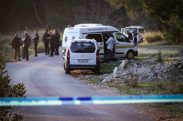 Foto - Ormanlık alanda bulunan çıplak cesedin kafası ve kolları aranıyor!