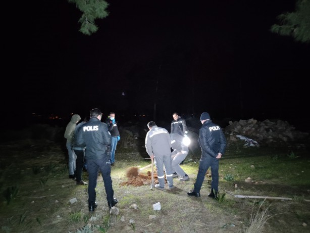 Foto - Ormanlık alandaki gizemli mezar ekipleri alarma geçirdi! 