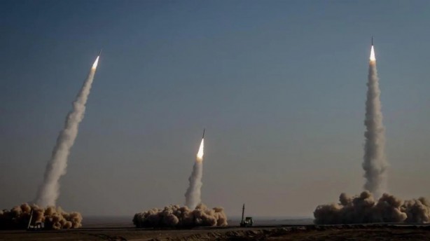 Foto - Orta Doğu’da yüksek tansiyon! ABD üssü füzeyle vuruldu: İsrail medyası planı duyurdu!