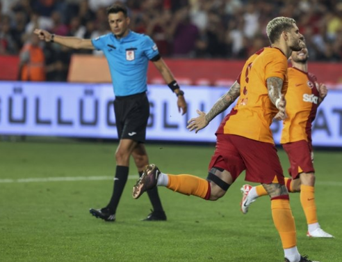 Foto - Orta sahaya Tangocu! Galatasaray yıldız isimde ısrarcı... Hemen bunu yapacaklar