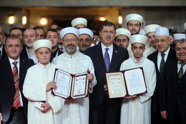 Foto - "Ortaçağ zihniyeti"nin son ürünü CHP'li Özgür Özel için yas günü! Ali Erbaş'tan müthiş hamle