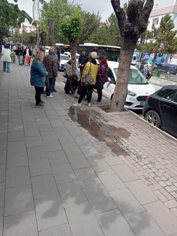 Foto - Ortalığı karıştıracak iddia! CHP'liler Türk parasını parçalayıp yere attı