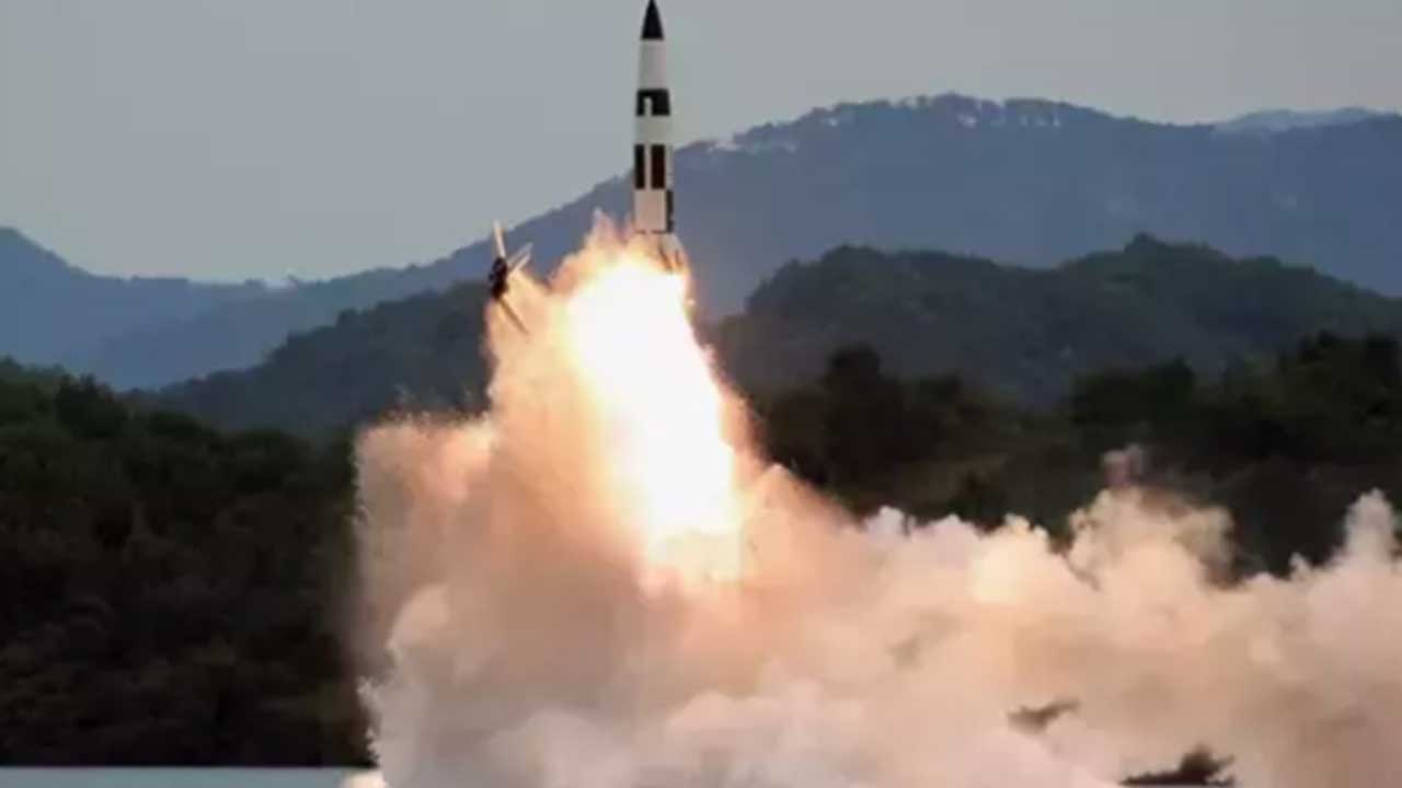 Foto - Ortalığın karışması an meselesi! Balistik füze ateşlendi