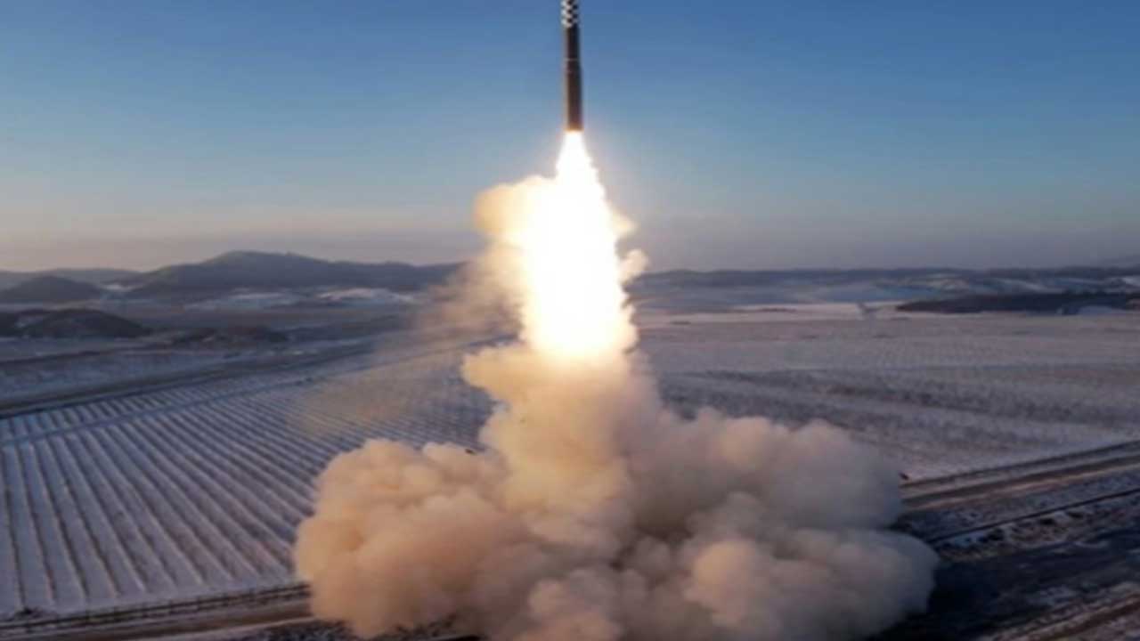 Foto - Ortalığın karışması an meselesi! Balistik füze ateşlendi