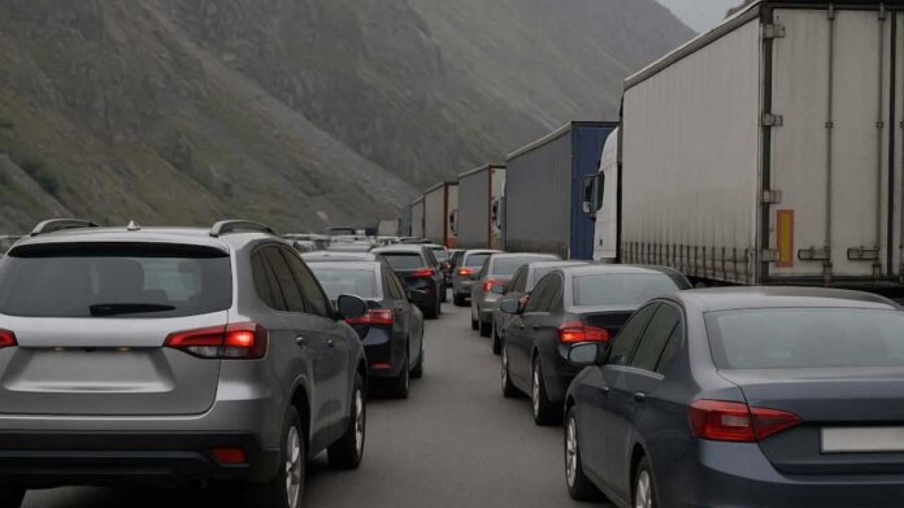 Foto - Ortalık karıştı: Rusya’ya şeftali, erik ve üzüm taşıyan yüzlerce tır ülkeye alınmadı