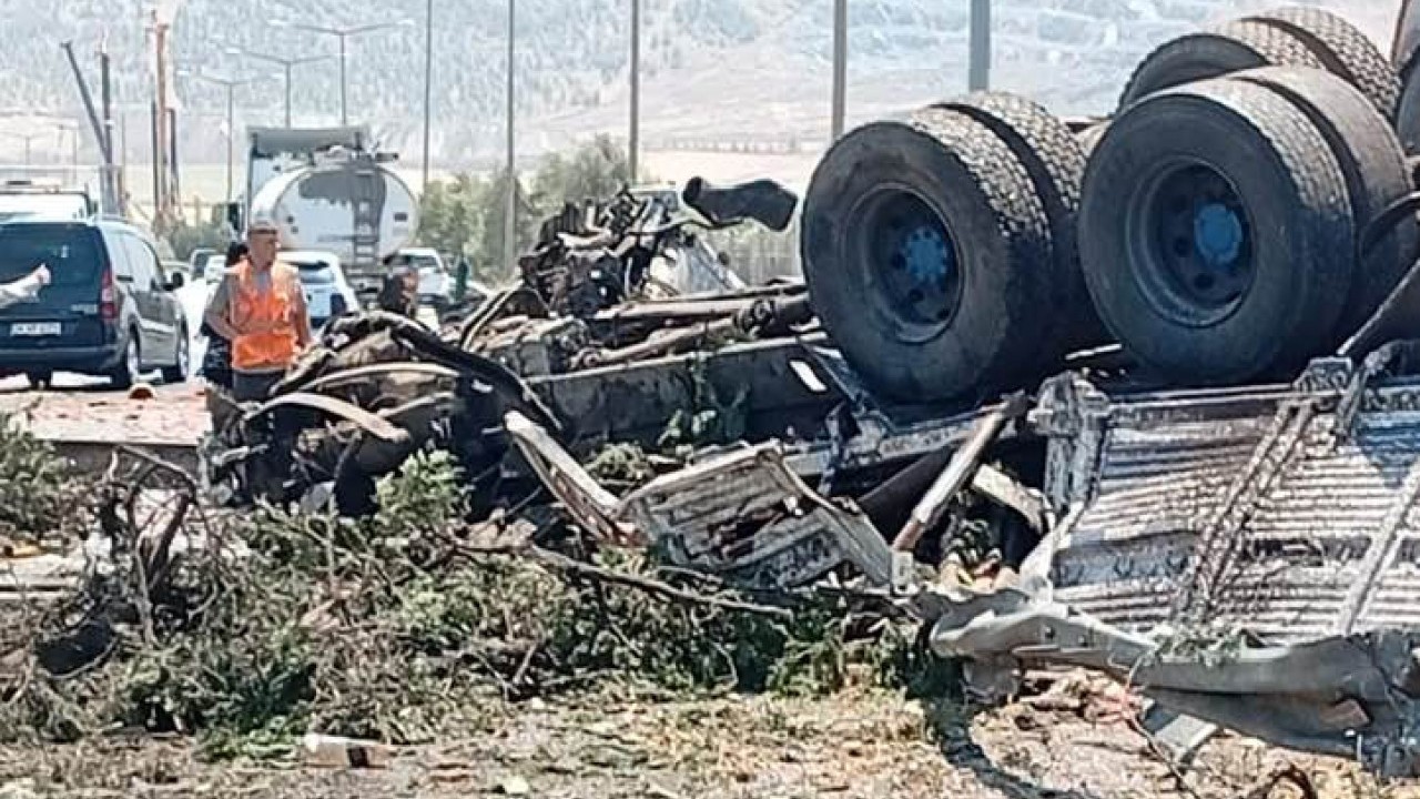 Foto - Ortalık savaş alanına döndü! Gaziantep’te korkunç kaza: Ölüler var 