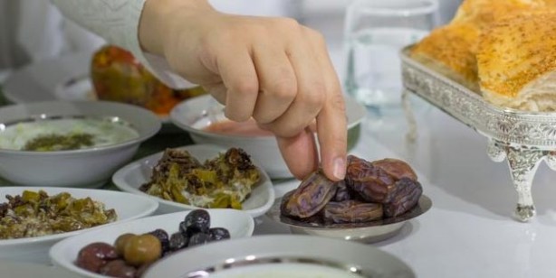 Foto - Oruç kilo almayı önler mi? Oruç tutulurken nasıl zayıf kalınır?