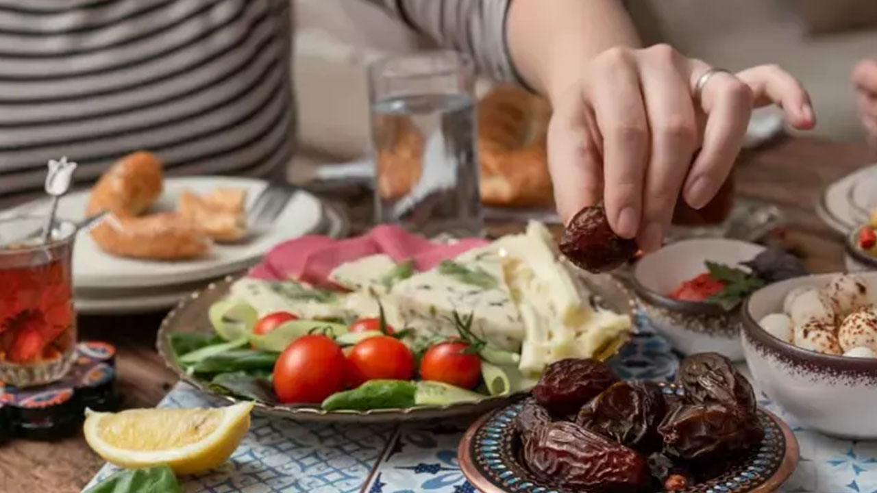 Foto - Oruç tutarken susamamak için geceleri bunu yiyin! Sahurda bir tane yiyen iftara kadar susamıyor