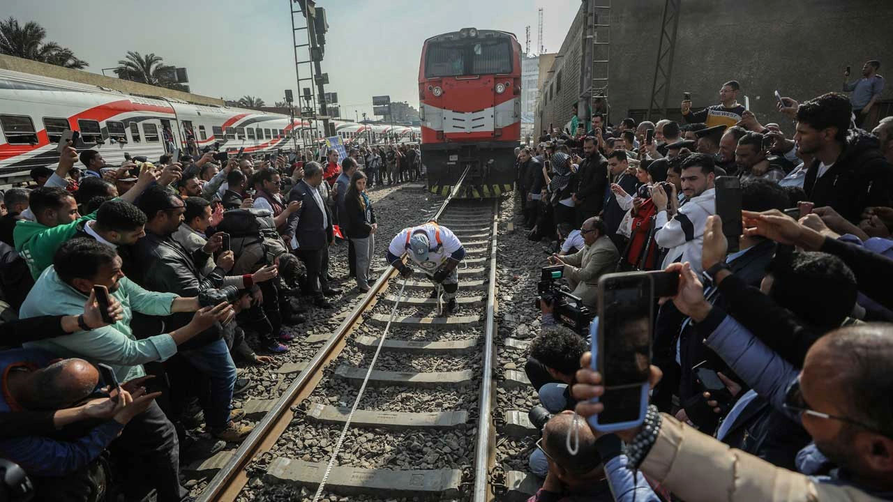 Foto - Oruçlu haliyle 279 tonluk bir treni çekti!