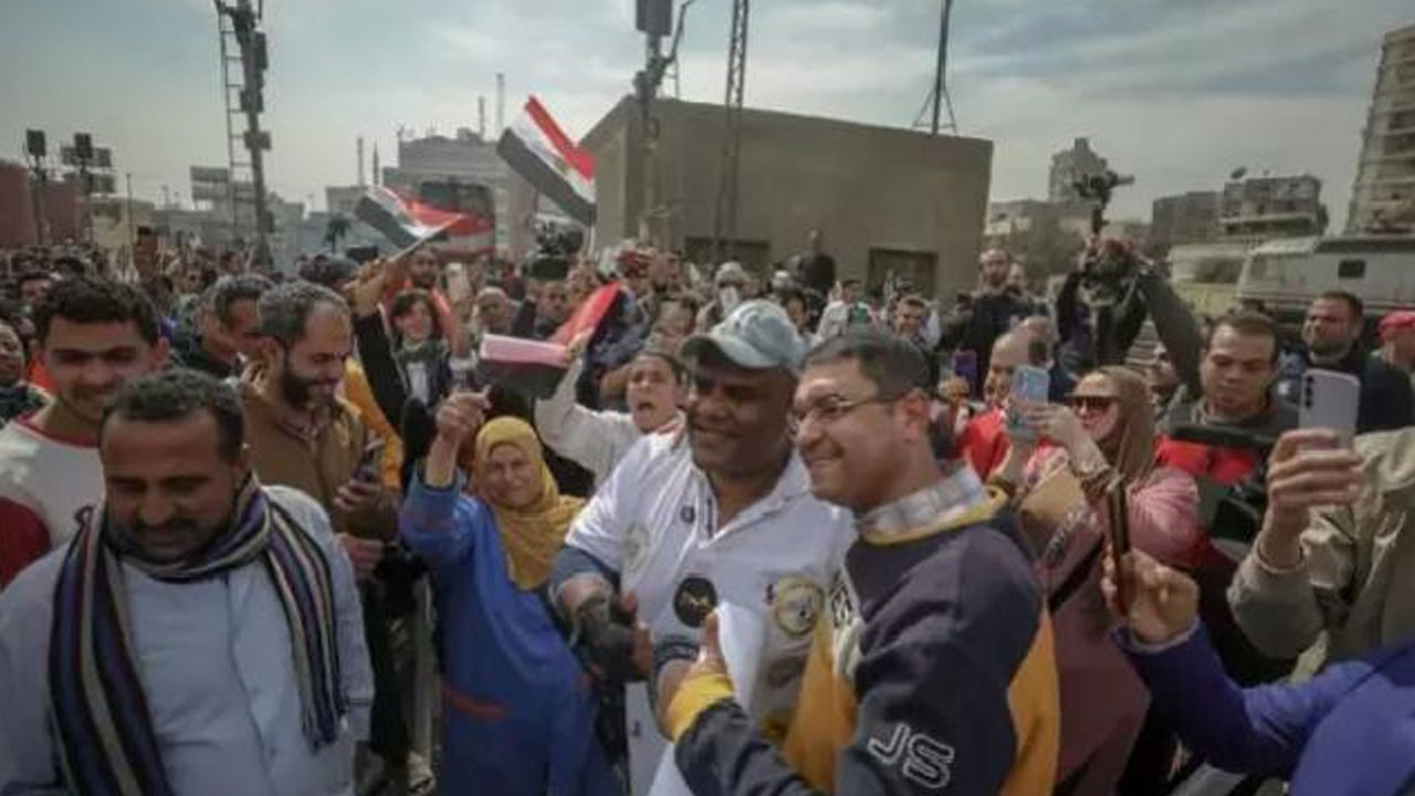 Foto - Oruçlu haliyle 279 tonluk bir treni çekti!