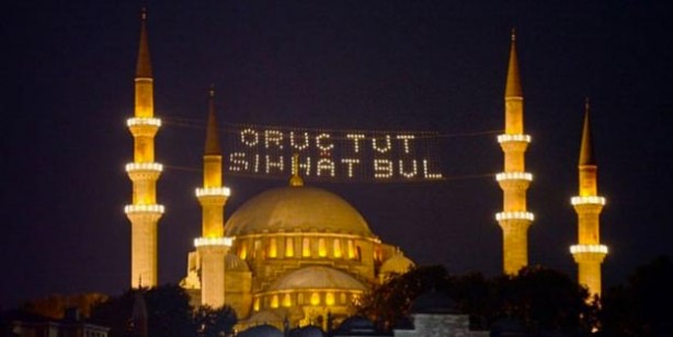 Foto - Oruçluyken makata krem sürmek orucu bozar mı?