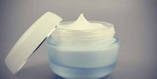 Foto - Oruçluyken makata krem sürmek orucu bozar mı?