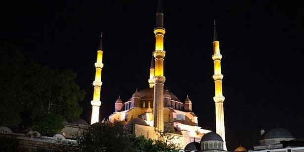 Foto - Oruçluyken makata krem sürmek orucu bozar mı?