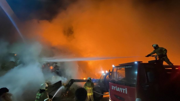 Foto - OSB'de korkutan yangın