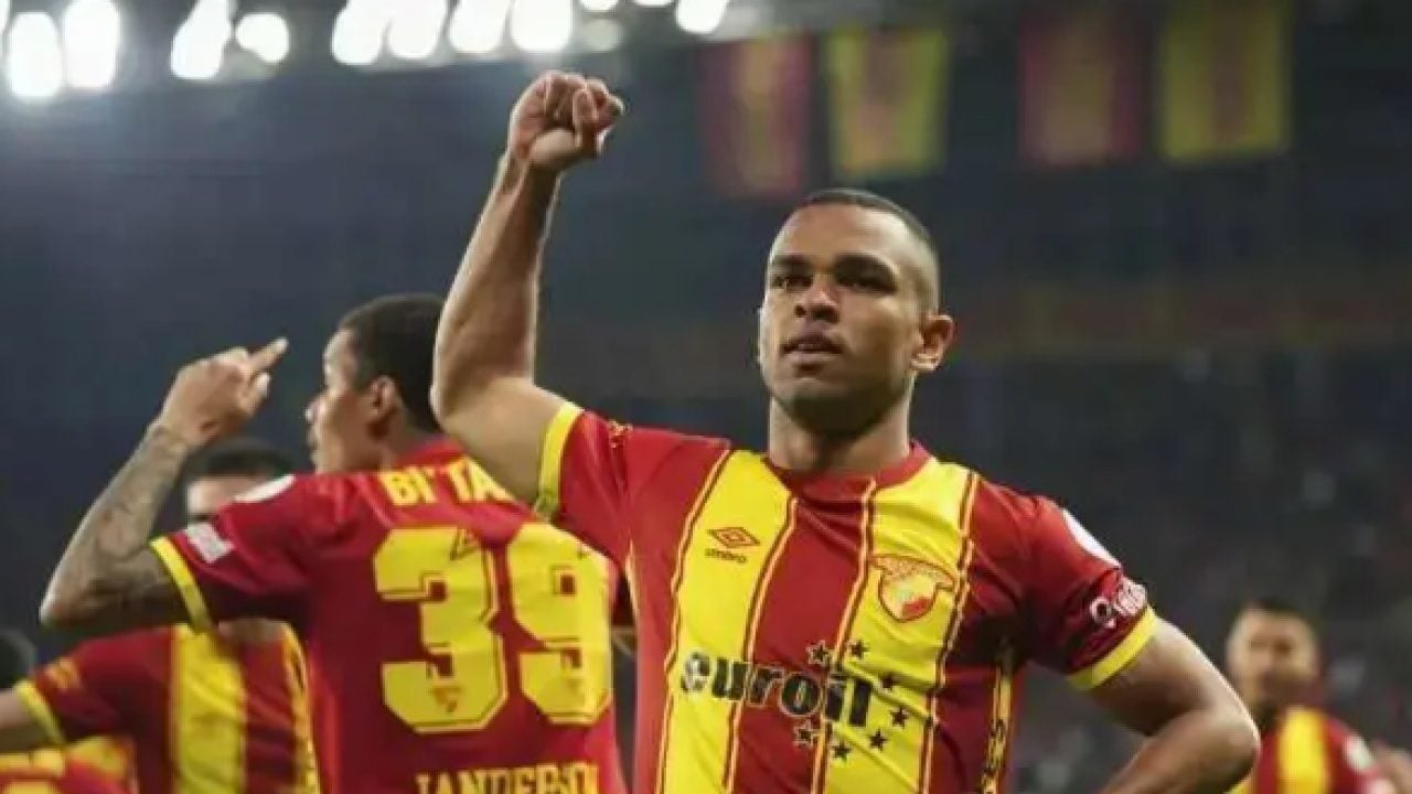 Foto - Osimhen derbide double yaptı: Süper Lig gol krallığı yarışı kızıştı!