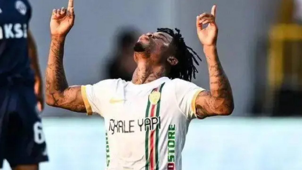 Foto - Osimhen derbide double yaptı: Süper Lig gol krallığı yarışı kızıştı!