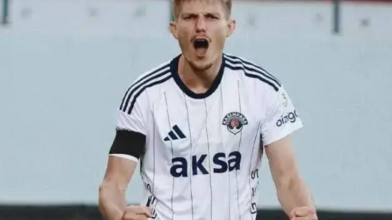 Foto - Osimhen derbide double yaptı: Süper Lig gol krallığı yarışı kızıştı!