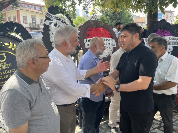 Foto - Osman Nuri Kabaktepe'nin vefat eden annesi Huriye Kabaktepe son yolculuğuna uğurlandı