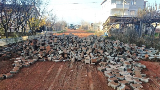 Foto - Osmancık'ta bir garip olay: Sokaklara döşenen kaldırım taşları bakın ne oldu