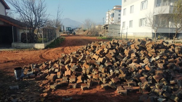 Foto - Osmancık'ta bir garip olay: Sokaklara döşenen kaldırım taşları bakın ne oldu