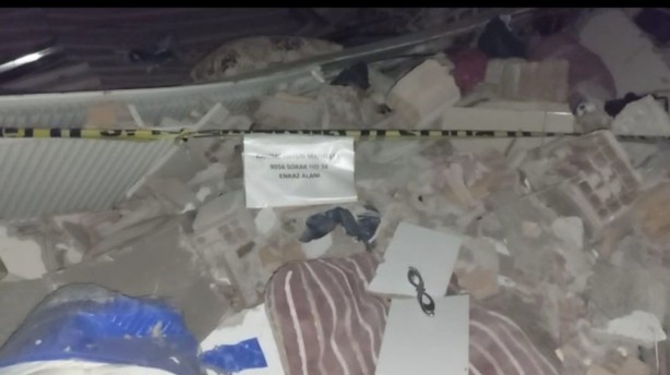 Foto - Osmaniye'de bir bina çöktü!