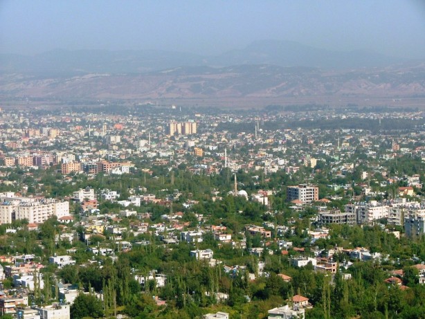 Osmaniye'de halkın başına taş yağdı