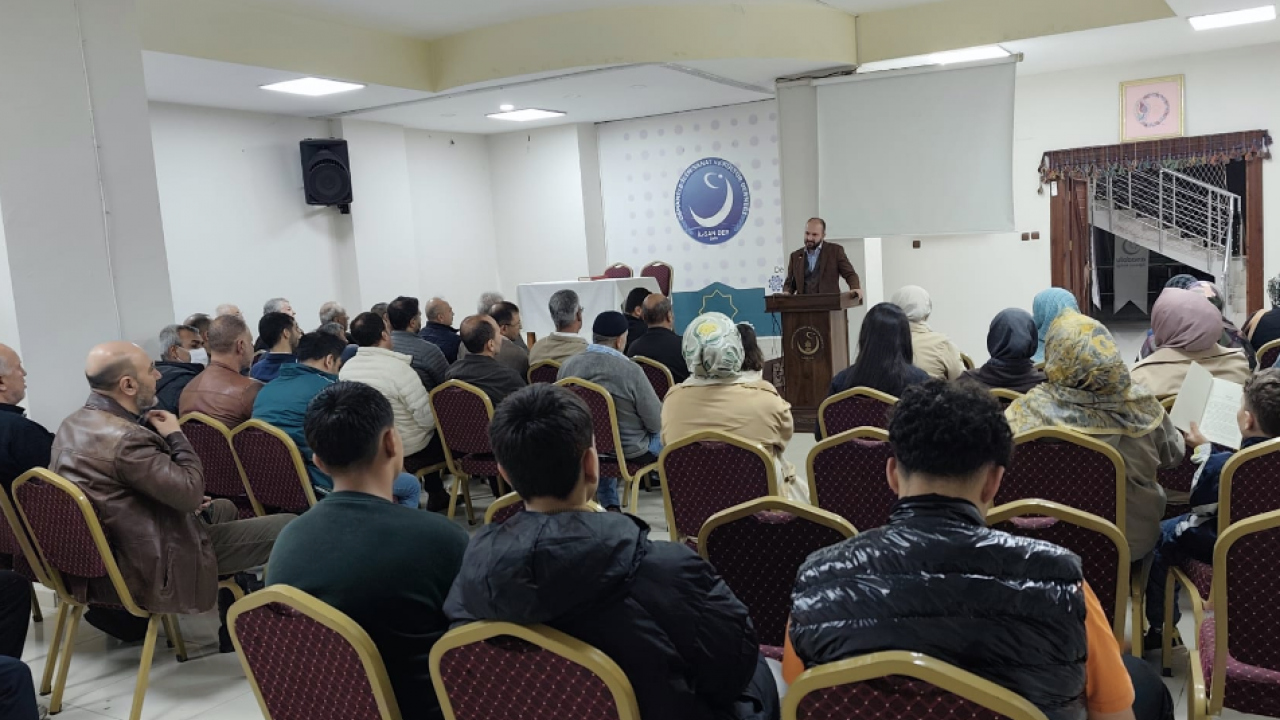 Osmaniye’de Mehmet Akif Ersoy’un 'Ahlaki Duruşu' Konuşuldu...
