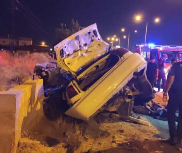 Osmaniye'de otomobil karşı şeride geçip duvara çarptı