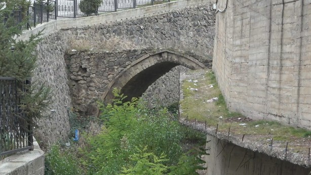Osmanlı döneminden kalmaydı! Gümüşhane'de utandıran görüntü