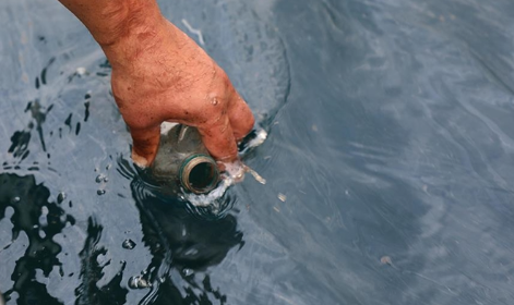 Foto - "Osmanlı'dan beri biliniyor" diyerek heyecanlandıran haberi verdi! Resmen denizden petrol fışkırıyor